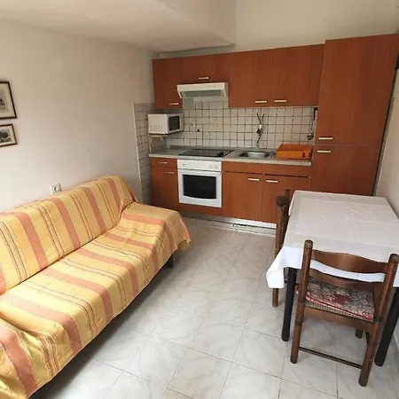 Apartament Dora *