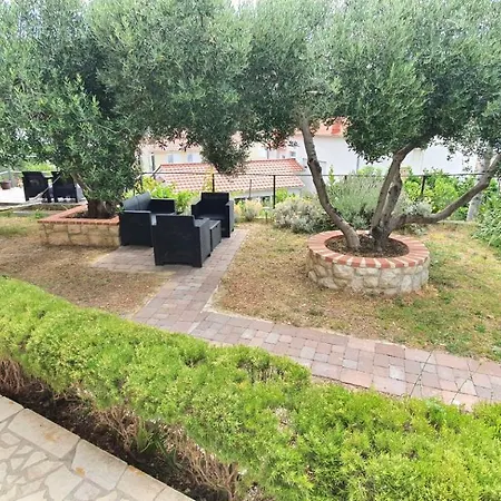 Dora Apartament *