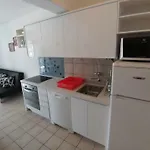 Dora *