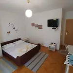Dora *