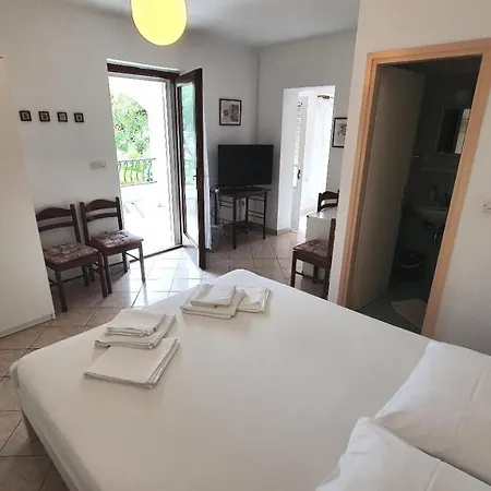 Dora Apartament *